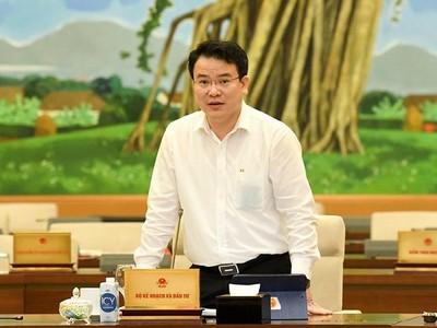 Thứ trưởng Bộ Kế hoạch và Kl99ok phiên bản mới Trần Quốc Phương.