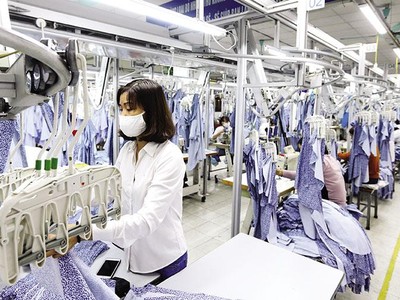 Ngành dệt may đang không thiếu đơn hàng, song vấn đề hiện nay là khả năng thiếu lao động. Ảnh: Đ.T