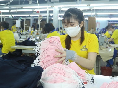 Công nhân nhà máy Dony tự tin trở lại Kl994 nhà cái bóng đá world cup sau giãn cách