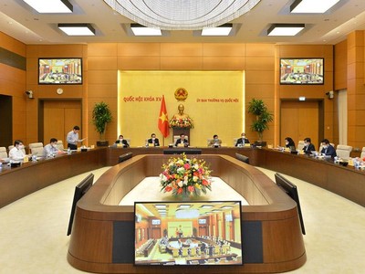 Chủ tịch Quốc hội Vương Đình Huệ chủ trì buổi làm việc (Ảnh - Quochoi.vn).
