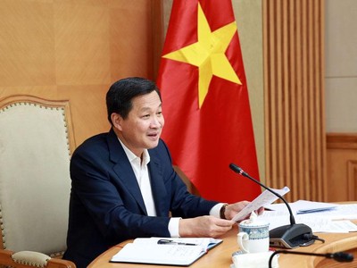 Phó thủ tướng Lê Minh Khái chủ trì cuộc họp về tình hình quản lý giá vật tư, dịch vụ y tế ngày 21/10.