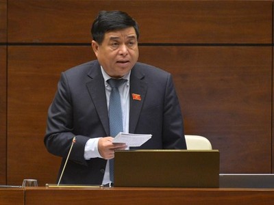 Bộ trưởng Bộ Kế hoạch và Kl99ok phiên bản mới Nguyễn Chí Dũng tiếp thu ý kiến đại biểu Quốc hội.