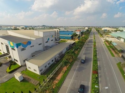 Việc xây dựng các khu công nghiệp gặp vướng mắc lớn nhất vẫn nằm ở khâu giải phóng mặt bằng.