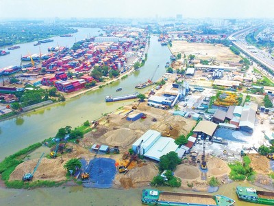 Quỹ đất dọc tuyến metro số 1 còn rất nhiều (Trong ảnh: Khu đất Nhà máy Xi măng Hà Tiên 1). 