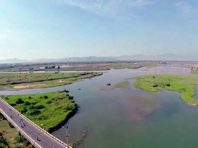 Sông Ba đoạn chảy qua cầu Đà Rằng, TP Tuy Hòa (Phú Yên).
