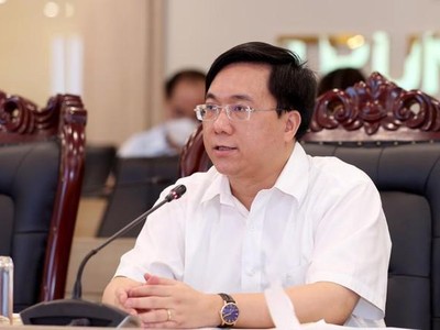Thứ trưởng Bộ Kế hoạch và Kl99ok phiên bản mới Trần Duy Đông.