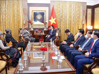 Chủ tịch Quốc hội tiếp Tổng Bí thư hai đảng của Ấn Độ
