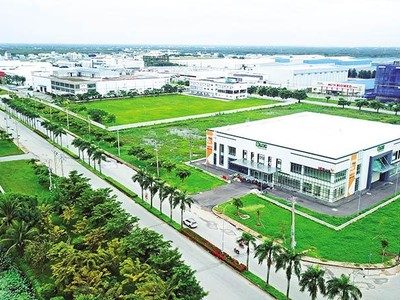 Nhu cầu kho bãi tăng cao, khiến các nhà Kl99ok phiên bản mới đổ xô săn lùng quỹ đất. Trong ảnh: Nhà kho tại Khu công nghiệp Long Hậu 2 