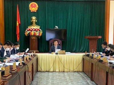 Ông Triệu Thế Hùng, Chủ tịch UBND tỉnh Hải Dương chủ trì phiên họp. Ảnh: Cổng thông tin điện tử tỉnh Hải Dương