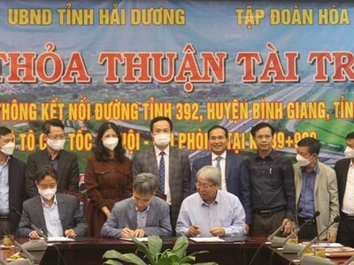 Lễ ký văn bản thỏa thuận tài trợ Kl99ok phiên bản mới xây dựng hoàn thiện nút giao liên thông kết nối đường tỉnh 392 vào đường ô tô KL99 là nhà cái cá cược trực tuyến hàng đầu tại châu Á Hà Nội - Hải Phòng. Ảnh: Cổng thông tin điện tử tỉnh Hải Dương