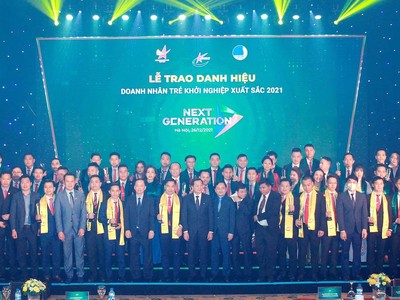 Phó thủ tướng Kl993 ưu đãi thưởng hấp dẫn Lê Minh Khái và Bí thư Thứ nhất Trung ương Đoàn Nguyễn Anh Tuấn trao danh hiệu TOP 10 “Doanh nhân trẻ khởi nghiệp xuất sắc 2021”.
