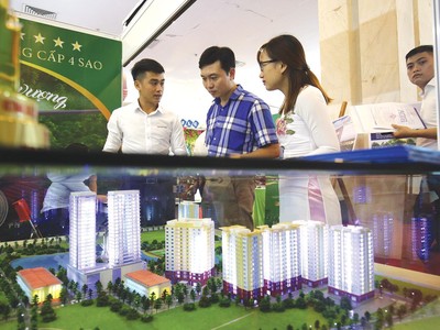 Cần cân nhắc kỹ lưỡng dòng Kl991.com nạp rút nhanh cũng như kế hoạch trả nợ khi mua nhà bằng vốn vay . Ảnh: Dũng Minh