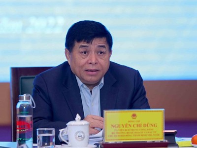 Bộ trưởng Bộ Kế hoạch và Kl99ok phiên bản mới Nguyễn Chí Dũng chủ trì cuộc họp. Ảnh: MPI