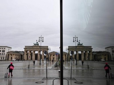 Quảng trường Pariser Platz phía trước Cổng thành Brandenburg, Berlin, Đức. (Ảnh AFP)