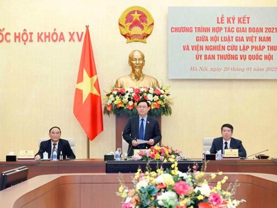 Chủ tịch Quốc hội Vương Đình Huệ phát biểu tại buổi lễ.