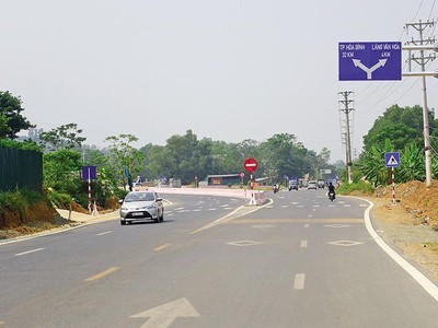 Một đoạn đường Hòa Lạc - Hòa Bình. Ảnh: A.M