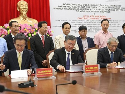 Hợp đồng chuyển giao công nghệ chế phẩm sinh học bảo vệ cây trồng được ký kết có sự chứng kiến của lãnh đạo 99Kl99 trực tiếp đá gà 2 địa phương và các Sở, ngành liên quan.