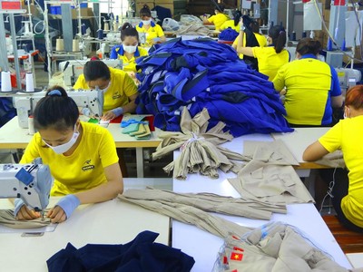 Người lao động làm việc tại một Kl991.com World Cup 2026 Chính Thức may ở TP.HCM (Ảnh: Lê Toàn).