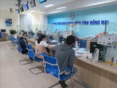 Khu tiếp nhận thủ tục hành chính một cửa của Sở Kế hoạch - Kl99ok phiên bản mới Đồng Nai tại Trung tâm hành chính công tỉnh. Ảnh minh họa: Minh Hưng/TTXVN 