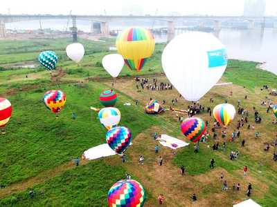 Hà Nội rực rỡ sắc màu trong Ngày hội khinh khí cầu 