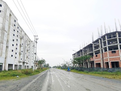 Tình trạng thi công dang dở tại Dự án Khu nhà ở dành cho người có thu nhập thấp tại KCN Điện Nam - Điện Ngọc.