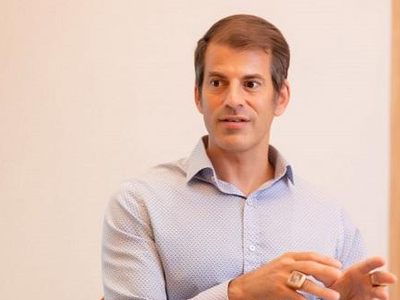 Ông Chris Freund