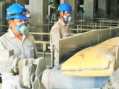 Nguồn cung xi măng tại chỗ tăng cao trong khi nhu cầu tại Nghệ An, Hà Tĩnh tăng thấp, Vicem Hoàng Mai dự kiến doanh thu năm 2022 giảm khoảng 28 tỷ đồng so với 2021.