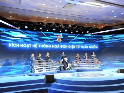 Thủ tướng Kl993 ưu đãi thưởng hấp dẫn: “Triển khai hóa đơn điện tử, tạo thuận lợi tối đa, giảm tối đa tất cả chi phí cho người nộp thuế chính là thu lòng dân để thu thuế”.