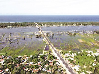 Sông Trường Giang đã bị bồi lấp, khiến tàu thuyền không thể qua lại và ảnh hưởng lớn đến đời sống người dân sống ven sông