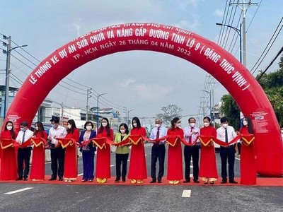 Lãnh đạo TP.HCM cùng Chủ Kl99ok phiên bản mới cắt băng khánh thành dự án đường Đặng Thúc Vịnh