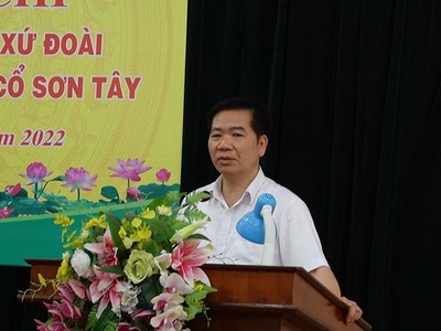 Chủ tịch UBND thị xã Sơn Tây Nguyễn Huy Khánh phát biểu tại hội nghị. (Ảnh: Phương Linh)