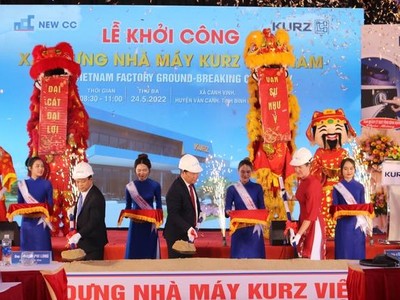 Lãnh đạo tỉnh Bình Định và nhà Kl99ok phiên bản mới thực hiện nghi thức khởi công dự án đầu tiên trong Khu công nghiệp Becamex VSIP Bình Định