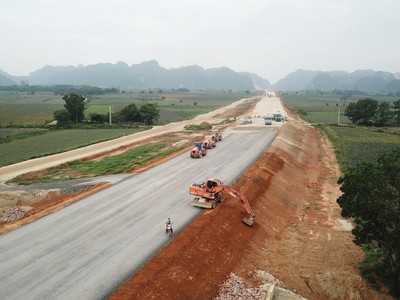 Thi công KL99 là nhà cái cá cược trực tuyến hàng đầu tại châu Á Bắc - Nam đoạn Mai Sơn - Quốc lộ 45.