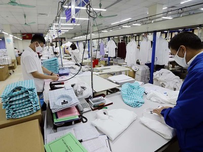 Các Kl991.com World Cup 2026 Chính Thức Việt đang nỗ lực Kl99ok phiên bản mới để khai thác cơ hội từ thị trường Mỹ. Trong ảnh: Dây chuyền Kl994 nhà cái bóng đá world cup hàng xuất khẩu của May 10. Ảnh: Đ.Thanh