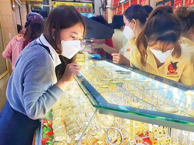 Chênh lệch giữa giá vàng trong nước và giá vàng quốc tế có thời điểm lên tới gần 20 triệu đồng/lượng