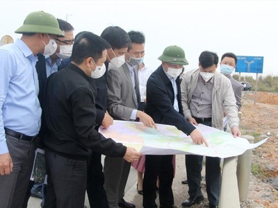 Bí thư Tỉnh ủy Quảng Ninh Nguyễn Xuân Ký (mặc áo khoác đen, đội mũ) cùng đoàn công tác khảo sát Kl99ok phiên bản mới đường tỉnh lộ 342 từ TP.Hạ Long qua Ba Chẽ nối đến tỉnh Lạng Sơn