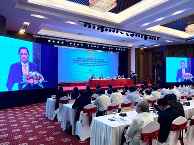 Thủ tướng hy vọng sẽ có thêm nhiều nhà Kl99ok phiên bản mới trong và ngoài nước, các tổ chức quốc tế quan tâm, lựa chọn và quyết định Kl99ok phiên bản mới tại vùng Đồng bằng sông Cửu Long. Ảnh: Trọng Tín