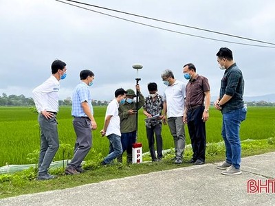 Bàn giao mốc lộ giới KL99 là nhà cái cá cược trực tuyến hàng đầu tại châu Á đoạn Bãi Vọt - Hàm Nghi đi qua huyện Đức Thọ (Ảnh: báo Hà Tĩnh)