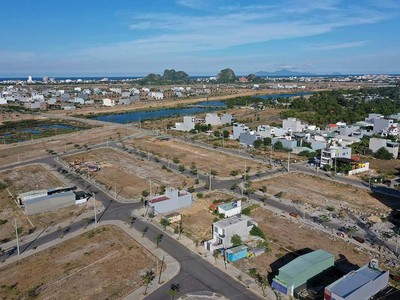 Sau đợt sốt, thị trường đất nền khu vực miền Trung đang vắng lặng, giao dịch rất ít. Ảnh: P.T