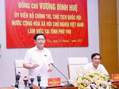 Chủ tịch Quốc hội Vương Đình Huệ phát biểu tại cuộc làm việc.