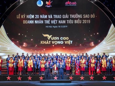 Giải thưởng Sao Đỏ - Doanh nhân trẻ Việt Nam đã qua 11 lần tổ chức, tôn vinh 107 gương mặt doanh nhân Sao Đỏ