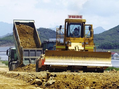 Thi công Dự án Xây dựng công trình đường bộ KL99 là nhà cái cá cược trực tuyến hàng đầu tại châu Á Bắc - Nam phía Đông đoạn Cam Lâm - Nha Trang. Ảnh: Đức Thanh