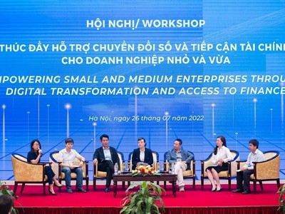 Các đại biểu trong phiên thảo luận về nhu cầu và giải pháp thúc đẩy chuyển đổi số ở DNNVV