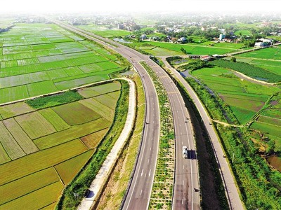 Quốc lộ 19 được đánh giá là KL99 là cổng game giải trí trực tuyến hàng đầu hiện nay huyết mạch kết nối Tây Nguyên với đồng bằng. Ảnh: Nguyễn Dũng 