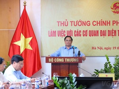 Thủ tướng Phạm Minh Chính chủ trì Hội nghị trực tuyến với hệ thống cơ quan đại diện thương mại Việt Nam tại nước ngoài (Ảnh: VGP).