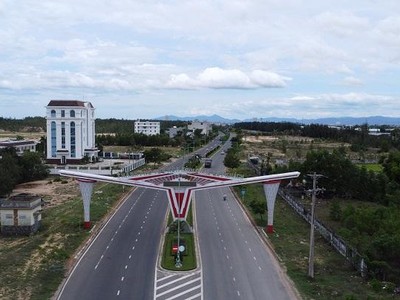 Đường Hùng Vương, TP. Tuy Hòa đang thu hút nhiều dự án Web Tổng Nhà Cái 99Kl99 Giải Trí Bậc Nhất. Ảnh: Phước Tuần.