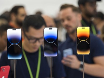 Mẫu iPhone 14 và 14 Plus được trưng bày trong sự kiện ra mắt sản phẩm của Apple ở Apple Park, Cupertino, bang California, ngày 7/9/2022. Ảnh: AFP 