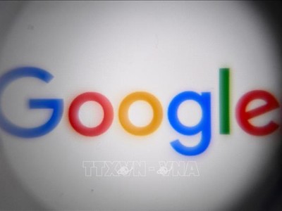 Biểu tượng Google trên màn hình điện thoại thông minh. Ảnh: AFP/TTXVN