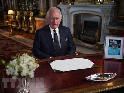 Nhà Vua Anh Charles III trong bài phát biểu đầu tiên được truyền hình trên cả nước và trong khối Thịnh Vượng chung, tại London, ngày 9/9/2022. (Ảnh: AFP/TTXVN)