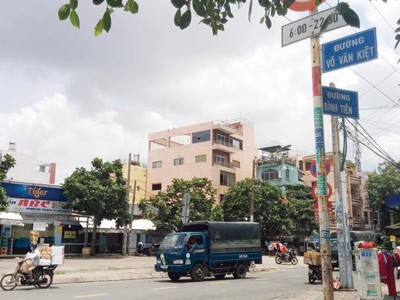 Vị trí sẽ nối cầu Bình Tiên tại khu vực quận 6. Ảnh: Lê Toàn